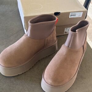 Ugg, classic mini dipper. Size 8